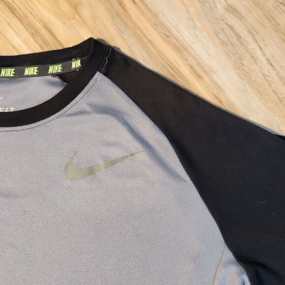 🧡Nike Gray & Black Dri-Fit Athletic Top Medium - Picture 6 of 10